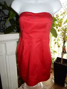 Free People rubinrotes trägerloses Micro-Minikleid mit Nieten durchgehender Reißverschluss hinten Größe 0 98 $ - Bild 1 von 7