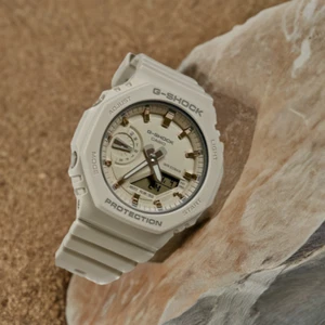 Reloj Casio G-Shock GMAS2100-4A beige con detalles dorados NUEVO - Imagen 1 de 4