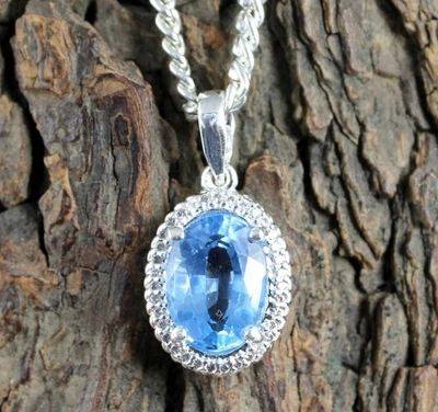 Colgante de compromiso de piedras preciosas ovaladas de 8,11 quilates de aguamarina brasileña natural certificada Foto 1 de 4