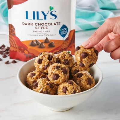 Chips para hornear Lily's estilo chocolate oscuro sin azúcar agregada, bolsa de 7 oz Foto 1 de 3