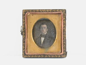 SIXTEENTH PLATE DAGUERREOTYPE OF MAN+SPOTS & DUST ON IMAGE AND UNDER GLASS - Picture 1 of 4