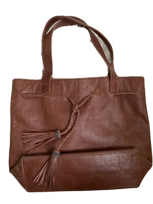 via mia leather tote bag large Great Condition. Org.293 - Image 1 of 4