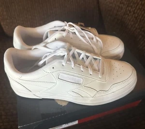 REEBOK CLUB MEMT WHITE SNEAKERS SHOES WOMENS MEMORYTECH COMFORT FOOTBED 7.5 - Picture 1 of 3