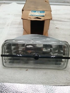 82 plus CAMARO Berlinetta  SIGNAL LAMP LH Genuine GM Clear - Imagen 1 de 3