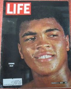 LIFE Magazin - 6. März 1964 - Cassius Clay (Muhammad Ali) Clay schlägt Sonny - Bild 1 von 8