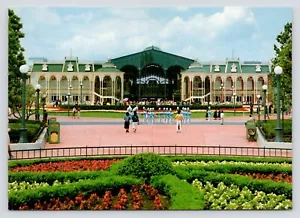Tokyo Disneyland World Bazaar Entrance view from Center Plaza c1983 UNP Postcard - Picture 1 of 2
