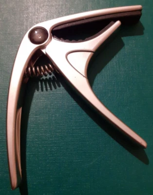 SPRING GUITAR CAPO - Image 1 of 2