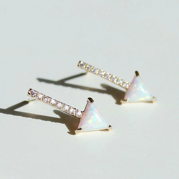 LEEVE Faux Triangle Opal Arrow Bar CZ Stud Earring Korea Fashion Minimalism boho - Изображение 1 из 4