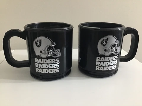 Oakland Raiders plastic Travel Mugs W/lid. .. 2 mugs Cover