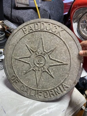 Vintage Rare Paddock Of California Logo 13.5” Dia. Cast Aluminum Plate Plaque Foto 1 de 4