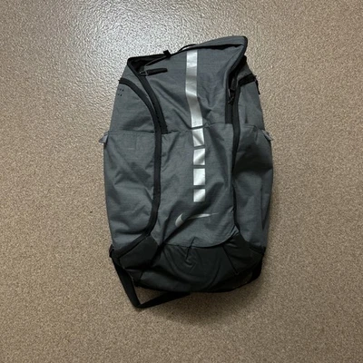 Mochila de baloncesto profesional Nike unisex Hoops Elite - gris oscuro/negro/plateado Foto 1 de 4