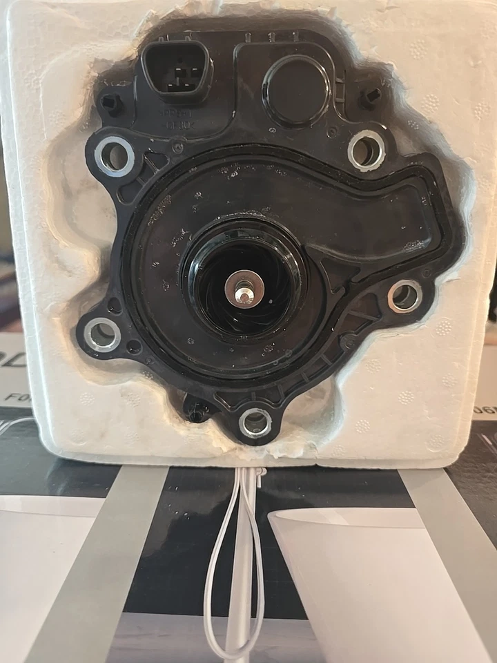 Bomba de agua del motor AISIN 2010-2015 para refrigerante Toyota Prius 1,8 L L L4 OEM Foto 1 de 1