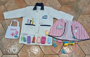 PAQUETE DE VESTIR MÉDICO/ENFERMERA CON BOLSA MÉDICA Y ACCESORIOS - Imagen 1 de 1
