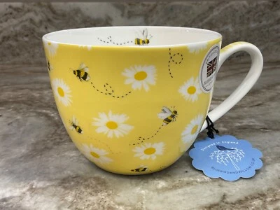 Large Coffee Mug Buzzing Bees And Daisies. Blue Bird & Willow. 18 Ounces. New.