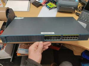 Przełączniki sieciowe Cisco Catalyst 2960 Series S1 24 porty Series SI - Zdjęcie 1 z 10