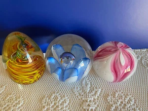 3 Vintage Art Glass Paperweights Swirl Floral - Picture 1 of 12