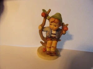 M.I.Hummel - #142 - 3/0 - Apple Tree Boy - $9 s/h - Foto 1 di 3