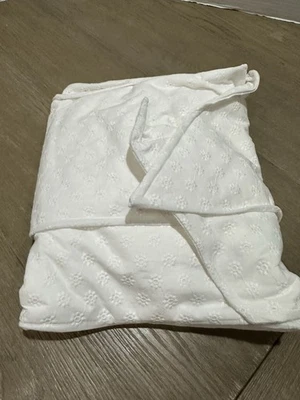 Pottery Barn Adolescente LoveShackFancy Arco Grande Decoración Jardín Ojales Blancos Foto 1 de 3