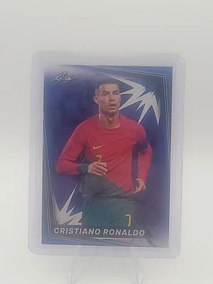 Hoja de fútbol 2024 azul #2 Cristiano Ronaldo Foto 1 de 2