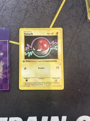 Pokémon Card Voltorb 67/102 Base Set 1st Edition shadowless Rare 069🔥HP🔥 - Image 1 of 3