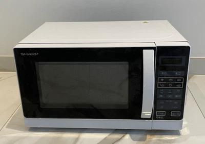 SHARP R-642(W)W - Mikrowelle 800W mit Grillfunktion 1000W / Weiß / freistehend - Bild 1 von 4