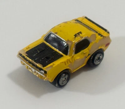 Coche de colección Micro Machines 71 Plymouth Barracuda amarillo negro capó Galoob 1986 Foto 1 de 4