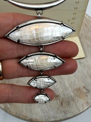 Collar Kendra Scott Morris Declaración Crackle Madreperla Plata Antigua Foto 1 de 4