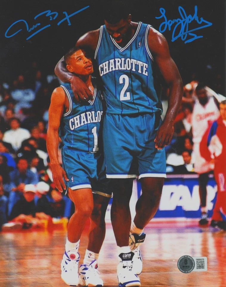 Foto Beckett assinada por Muggsy Bogues & Larry Johnson Hornets 8x10 BAS CERTIFICADO DE AUTENTICIDADE - Imagem 1 de 1