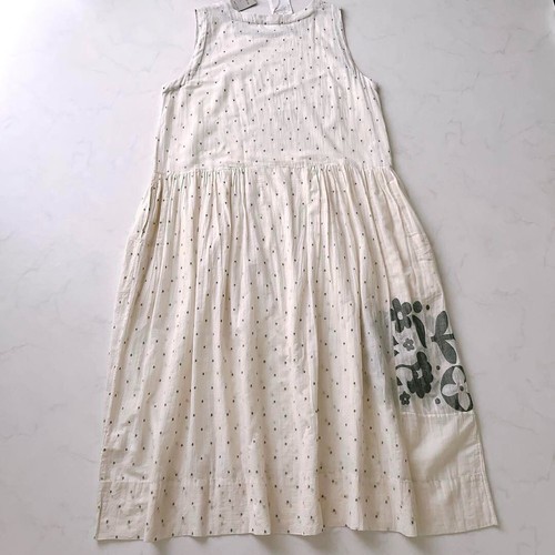 OFF WHITE ABITO SENZA MANICHE A POIS INJIRI MAI USA CONchette ETICHETTE A Lff white Off 2023o