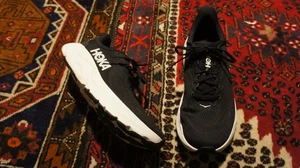 Zapatos para correr Hoka One Arahi 8 para hombre talla 12 2E anchos "negro/blanco" 1168710 blanco - Imagen 1 de 10