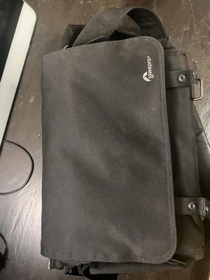 Bolso de hombro mensajero para cámara y portátil Lowepro Urban Reporter 250. Foto 1 de 4