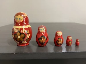 Bambole impilabili matrioska vintage nido legno glitter rosso floreale set 5 pezzi - Foto 1 di 10