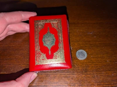 MINIATURE BOOK: THE HOLY QURAN, KORAN. GILT EDGES, SEALED. IN CASE. Foto 1 de 4