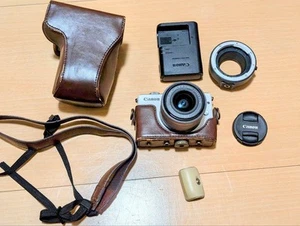 EOS M10 EF-M 15-45 Lens Kit Grip Adapter Case - Picture 1 of 9