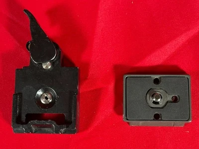 Placa de liberación rápida Manfrotto 200PL con tornillo de 1/4"-20 y adaptador de buje de 3/8" Foto 1 de 2