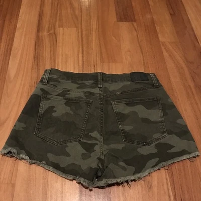 Pantalones Cortos de Jean Aeropostale Aero Cheeky Cortos Dobladillo Crudo Camuflados Junior Para Mujer Talla 6” Foto 1 de 4