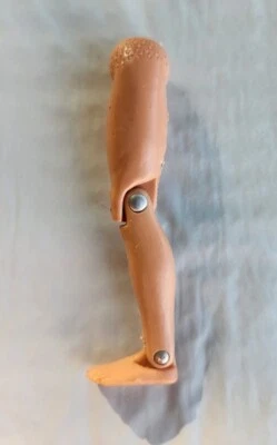 ONE (1) Vintage Mego 8" inch Type-I T1 CAUCASIAN LEFT LEG - Bulk Deals - Image 1 of 2