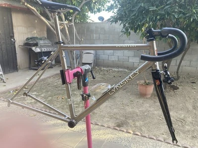 Cuadro de bicicleta de carretera Lynskey Peloton Titanium SM (marcado, velocidad limitada, moots) Foto 1 de 4