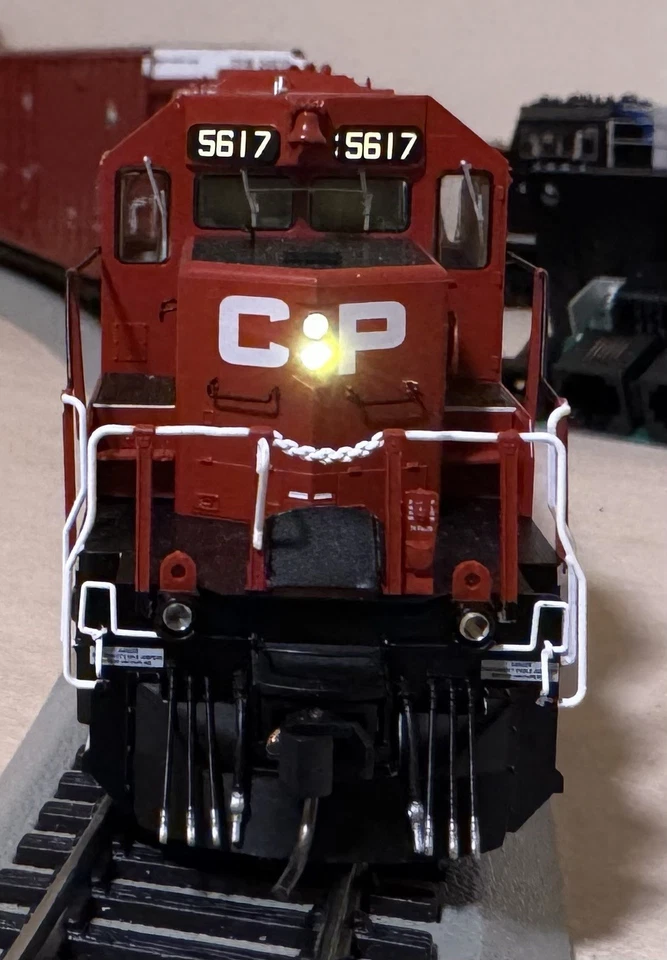 Bowser Ho Scale Sd40-2 Canadian Pacific ( DCC Only ).  - Image 1 of 4