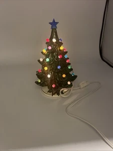 "Árbol de Navidad de cerámica vintage de 8"" y base con canicas para luces firmado J&J 2003" - Imagen 1 de 9