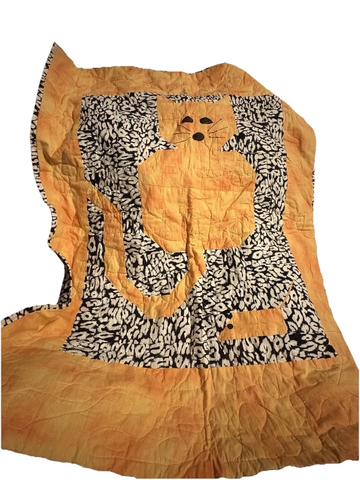 Cat and Mouse Quilt 40 long 30 wide, CB24 - Image 1 of 4