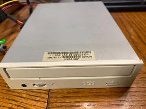 Vintage Hitachi CDR-8430 CD-ROM 32x working pull from Aptiva 2138 (mfg. 2/1998) - Afbeelding 1 van 8