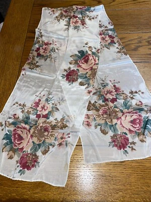 Bufanda Outback Roja 100% Seda Diseño Floral - Hecha en Japón - 10" X 50" Foto 1 de 4