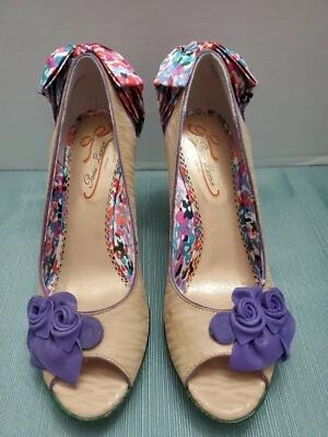 LICENÇA POÉTICA Cutie Pie Arenito Flor Laço Traseiro Sapato Feminino TAMANHO EUR 38/EUA 7.5 - Imagem 1 de 4