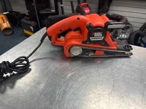 LEVIGATRICE A NASTRO DRAGSTER ELETTRICA A FILO BLACK & DECKER DS321 USATA (QUC024890) - Foto 1 di 2