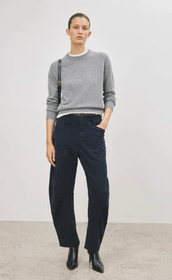 Pantalón de pana Nili Lotan Shon en azul marino oscuro medianoche talla 2 barril $450 Foto 1 de 4