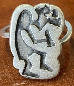 ANELLO KOKOPELLI INTAGLIATO IN ARGENTO STERLING FATTO A MANO misura 8 - Foto 1 di 7
