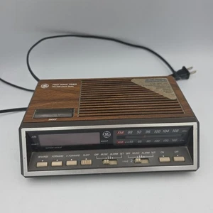 Vintage General Electric GE Model 7-4616A Two Wake Times FM/AM Alarm Clock Radio - Picture 1 of 7