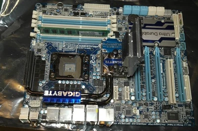 Gigabyte GA-X58A-UD7 Intel i7-930 (SLBKP) DDR3 ATX Motherboard - Image 1 of 4