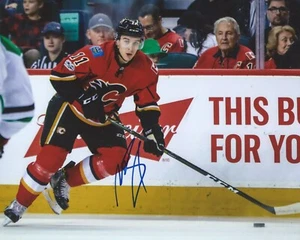 Mikael Backlund Signed 8x10 Photo Calgary Flames Autographed COA D - Picture 1 of 1